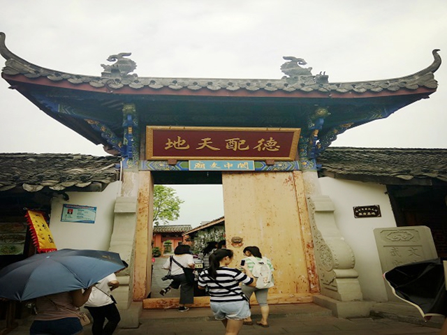 满怀期待进文庙.jpg